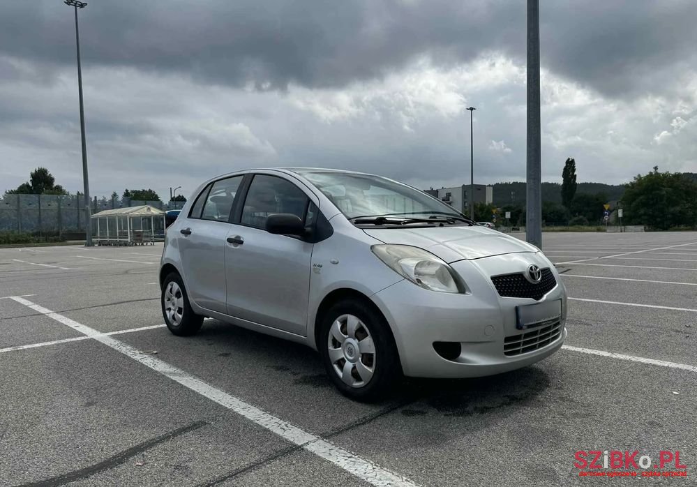 2008' Toyota Yaris photo #3