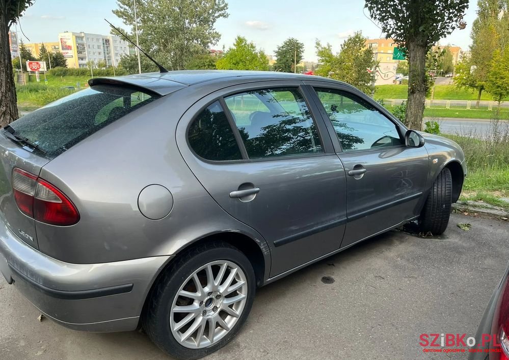 2004' SEAT Leon photo #6