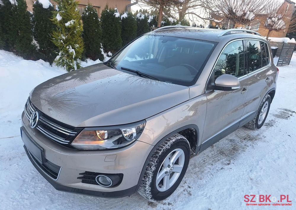 2011' Volkswagen Tiguan photo #2