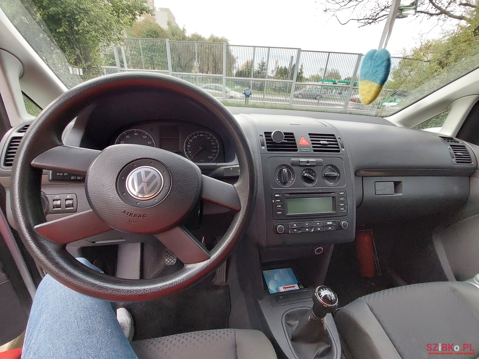 2004' Volkswagen Touran photo #5