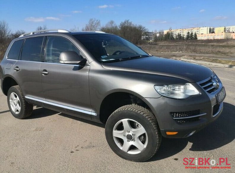 2007' Volkswagen Touareg photo #1