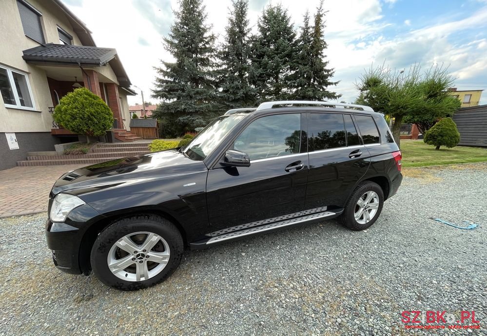 2011' Mercedes-Benz GLK photo #3