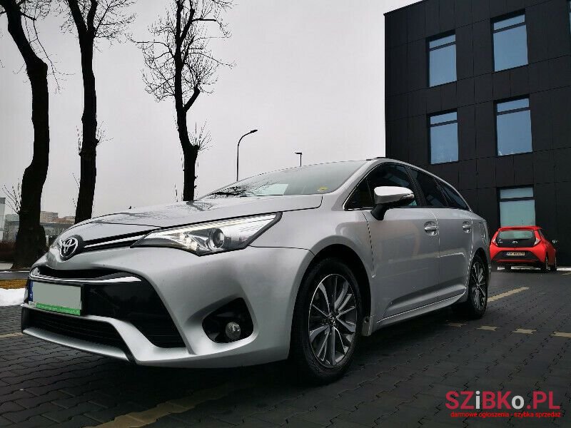 2017' Toyota Avensis photo #2