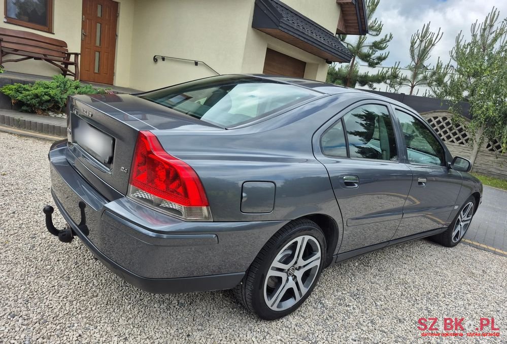 2005' Volvo S60 2.4 Momentum photo #6