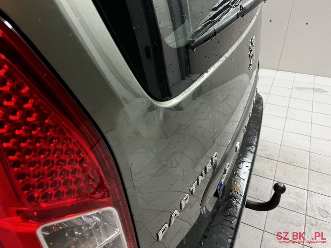 2011' Peugeot Partner photo #5