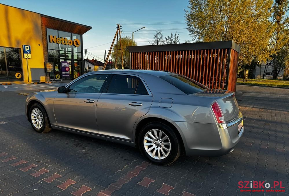 2013' Chrysler 300 photo #3