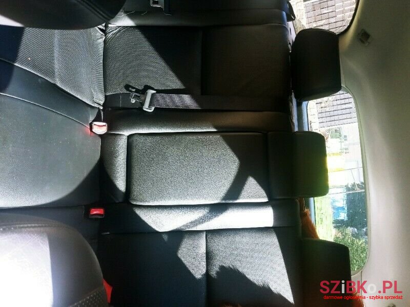 2003' Toyota Avensis photo #2