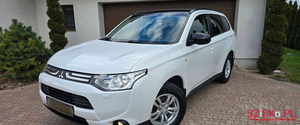 2014' Mitsubishi Outlander photo #2