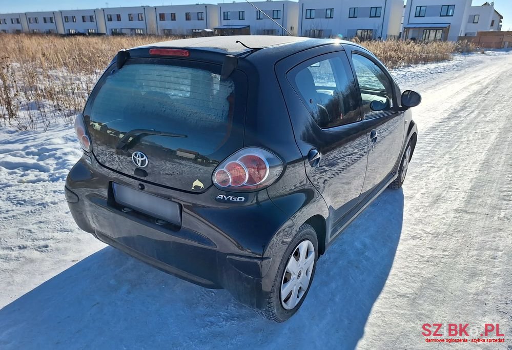 2011' Toyota Aygo Standard photo #3