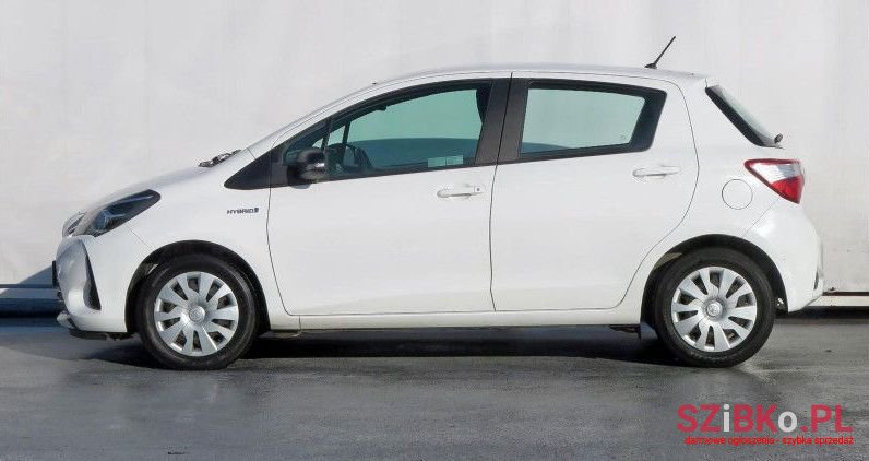 2017' Toyota Yaris photo #2