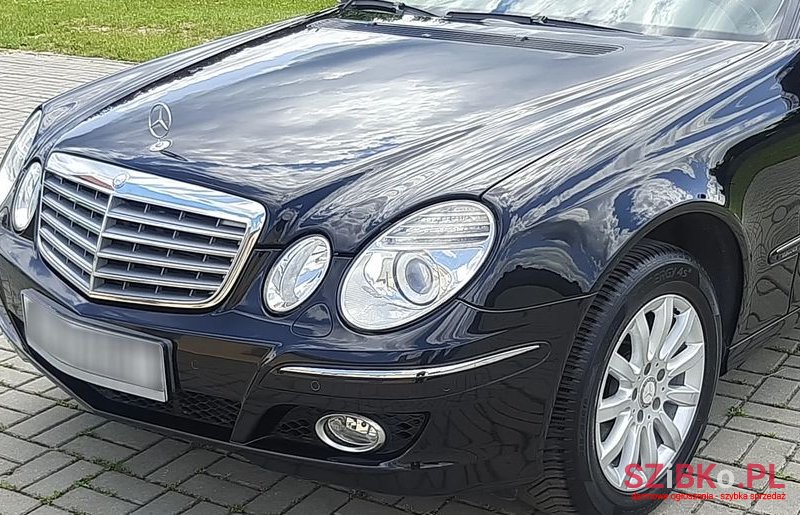 2008' Mercedes-Benz E-Class 200 photo #1