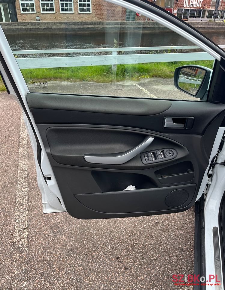 2010' Ford Kuga photo #5