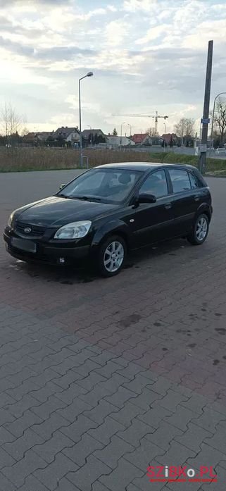 2006' Kia Rio photo #1