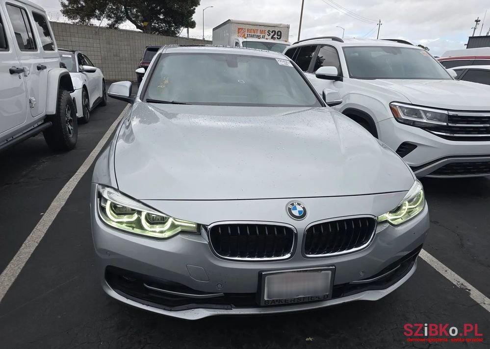 2018' BMW 3 Series 330I photo #2