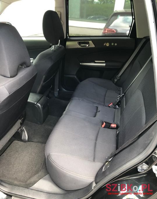 2011' Subaru Forester photo #5