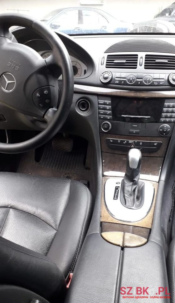 2002' Mercedes-Benz E-Class photo #3