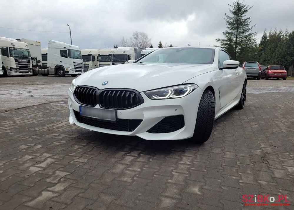 2022' BMW 8 Series 840I photo #1