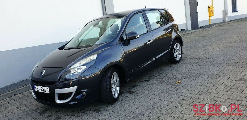 2011' Renault Scenic photo #2