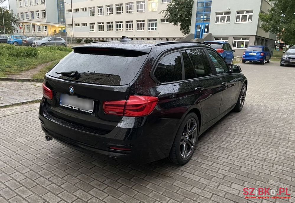 2018' BMW 3 Series 318D photo #4