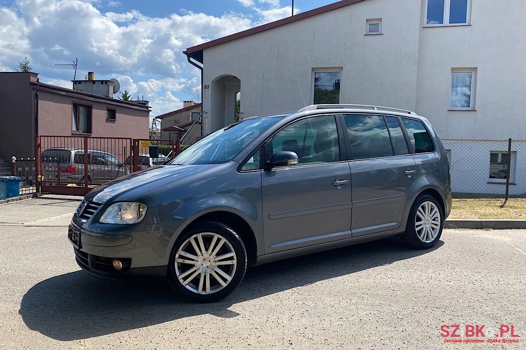 2006' Volkswagen Touran photo #3