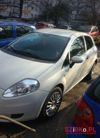 2011' Fiat Punto photo #1