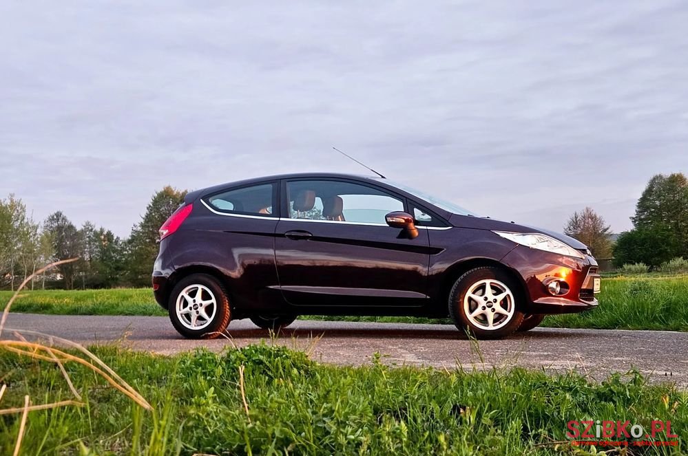 2009' Ford Fiesta photo #4