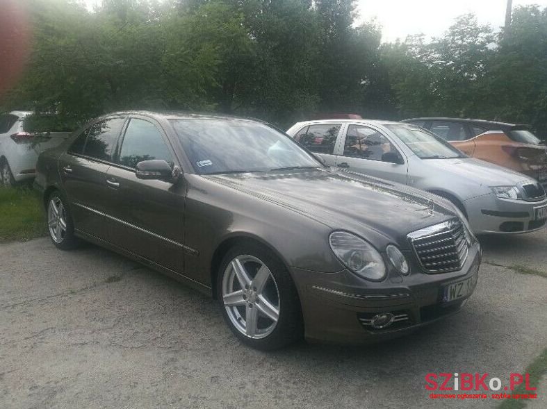 2008' Mercedes-Benz Klasa E photo #1