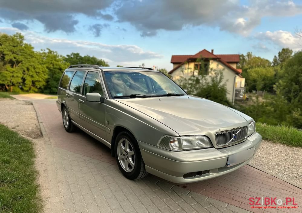 2000' Volvo V70 photo #3