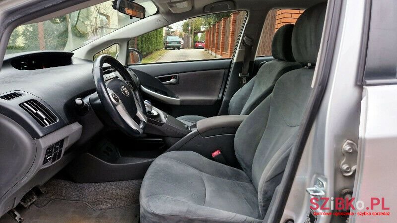 2010' Toyota Prius photo #5