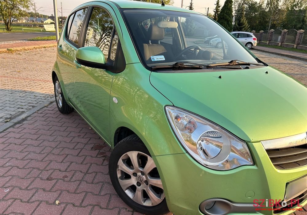 2010' Opel Agila 1.0 photo #1