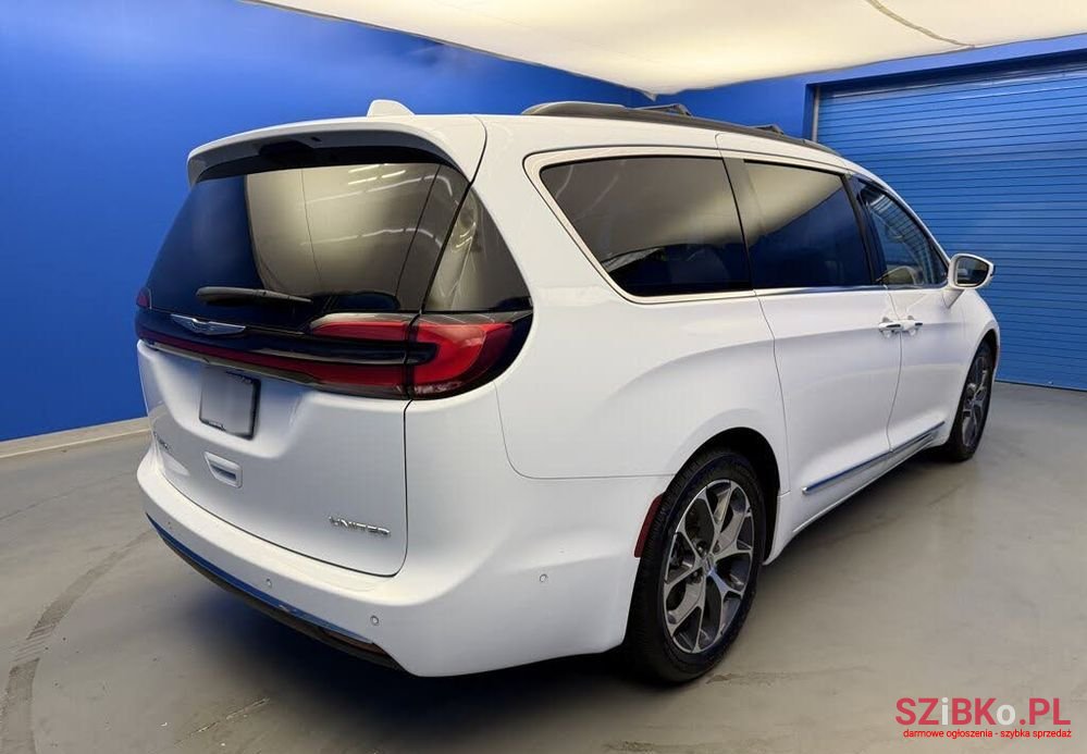 2021' Chrysler Pacifica photo #6