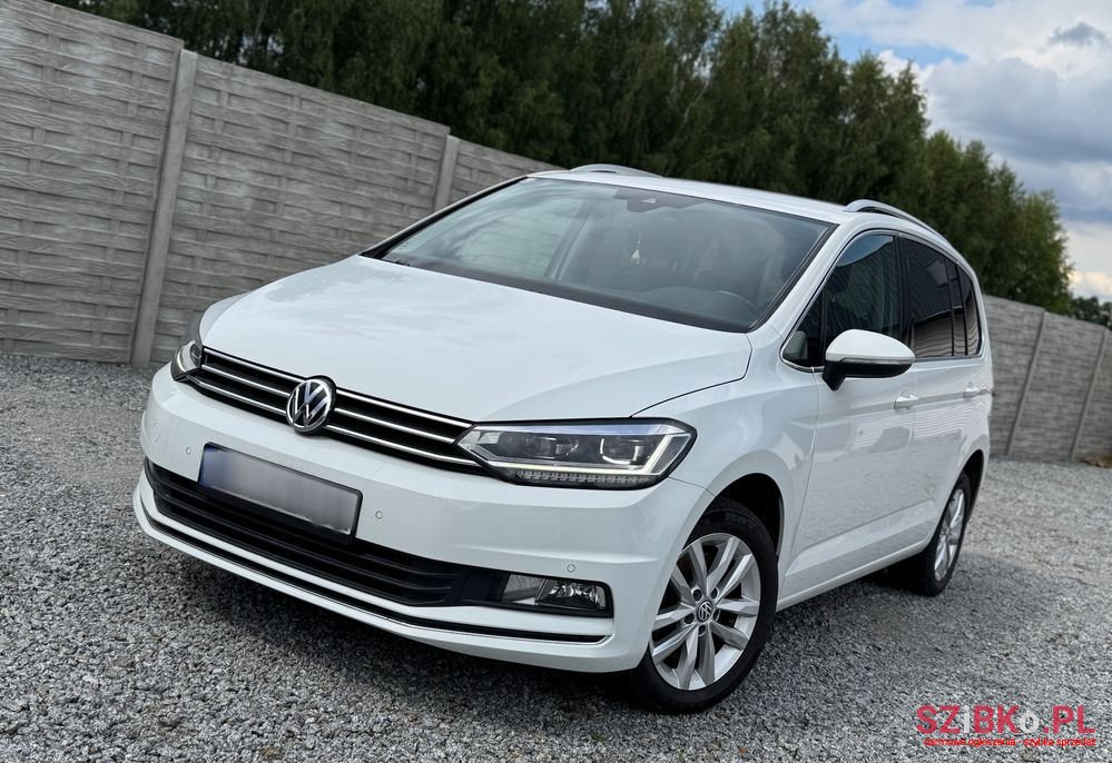 2016' Volkswagen Touran photo #1