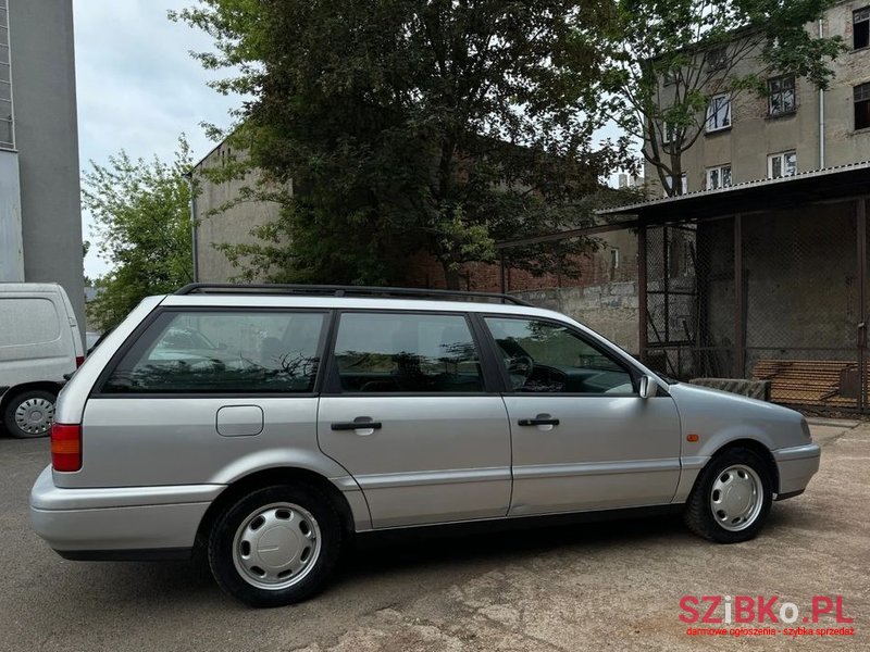 1995' Volkswagen Passat Variant 1.6 Gl photo #3