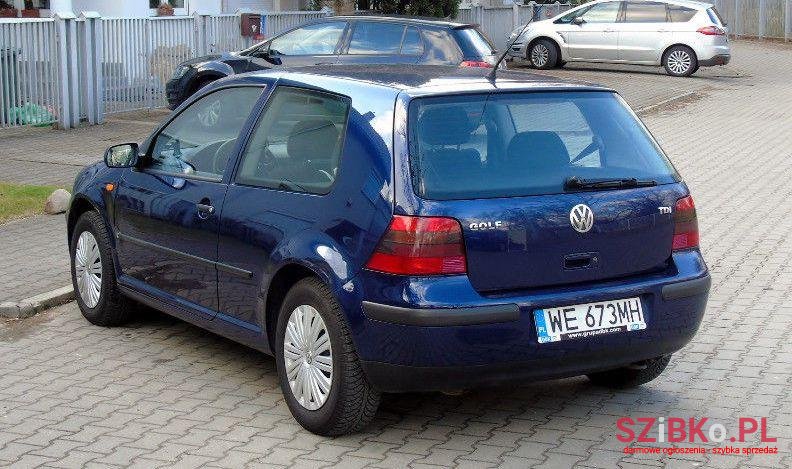2002' Volkswagen Golf photo #4