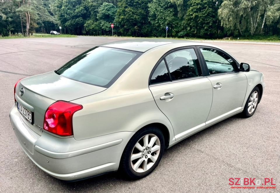 2004' Toyota Avensis photo #6