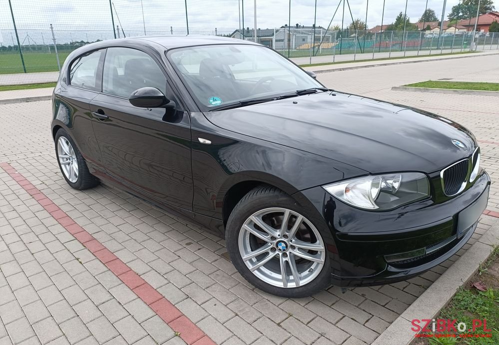 2008' BMW 1 Series 116I photo #1