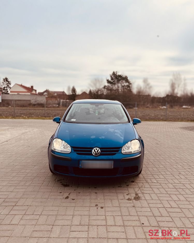 2004' Volkswagen Golf photo #2