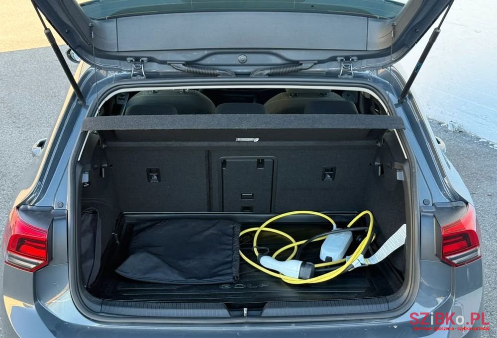 2021' Volkswagen Golf photo #5