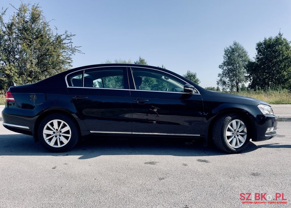 2011' Volkswagen Passat photo #4