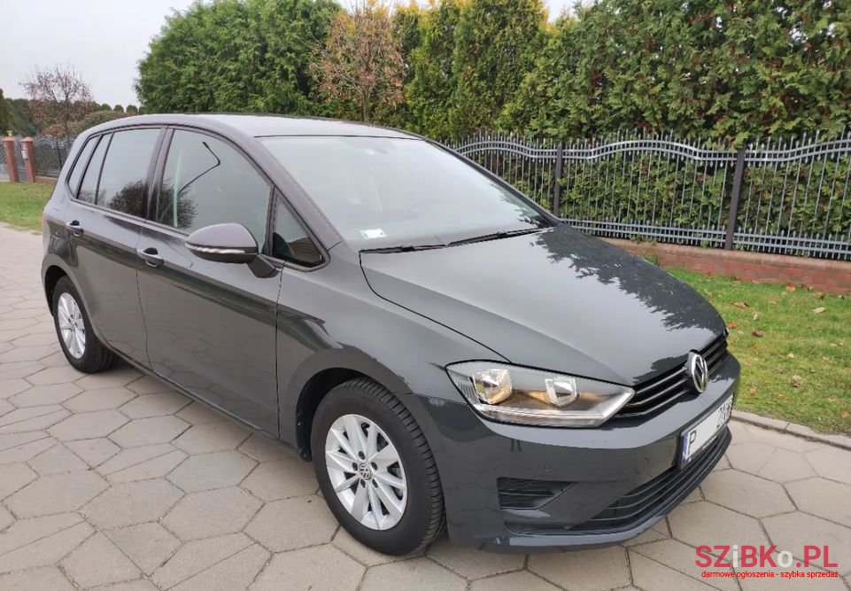 2017' Volkswagen Golf photo #1