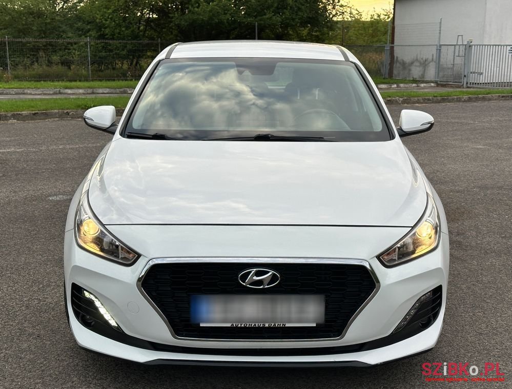 2020' Hyundai i30 1.6 Crdi Intro photo #6