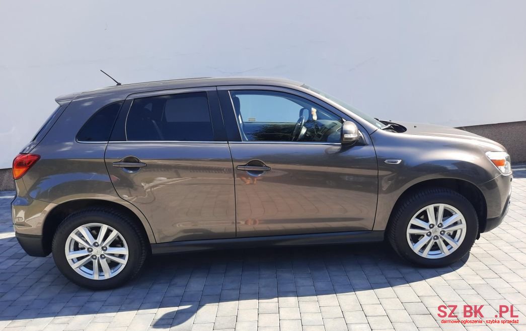 2011' Mitsubishi ASX photo #3