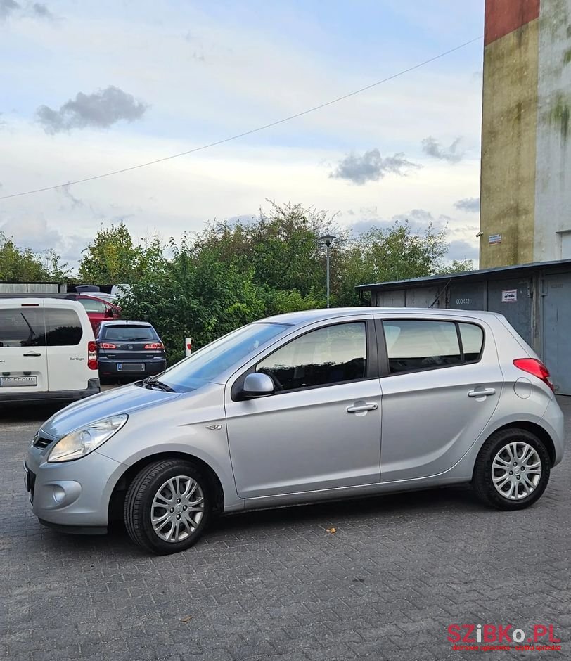 2009' Hyundai i20 1.25 Comfort photo #5