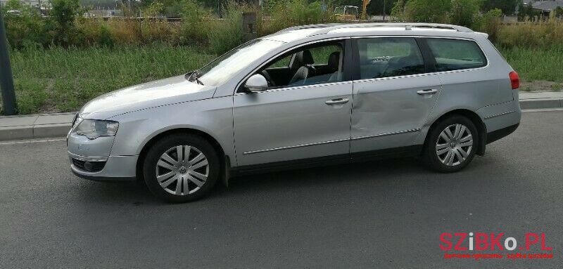 2009' Volkswagen Passat photo #5