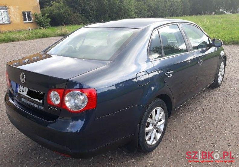 2009' Volkswagen Jetta photo #2