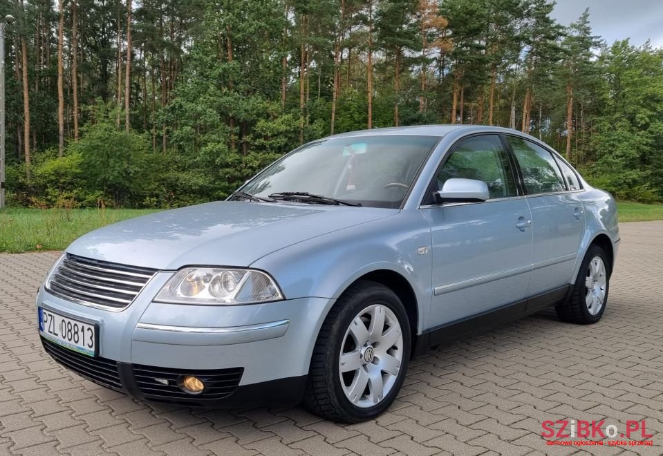 2002' Volkswagen Passat photo #2