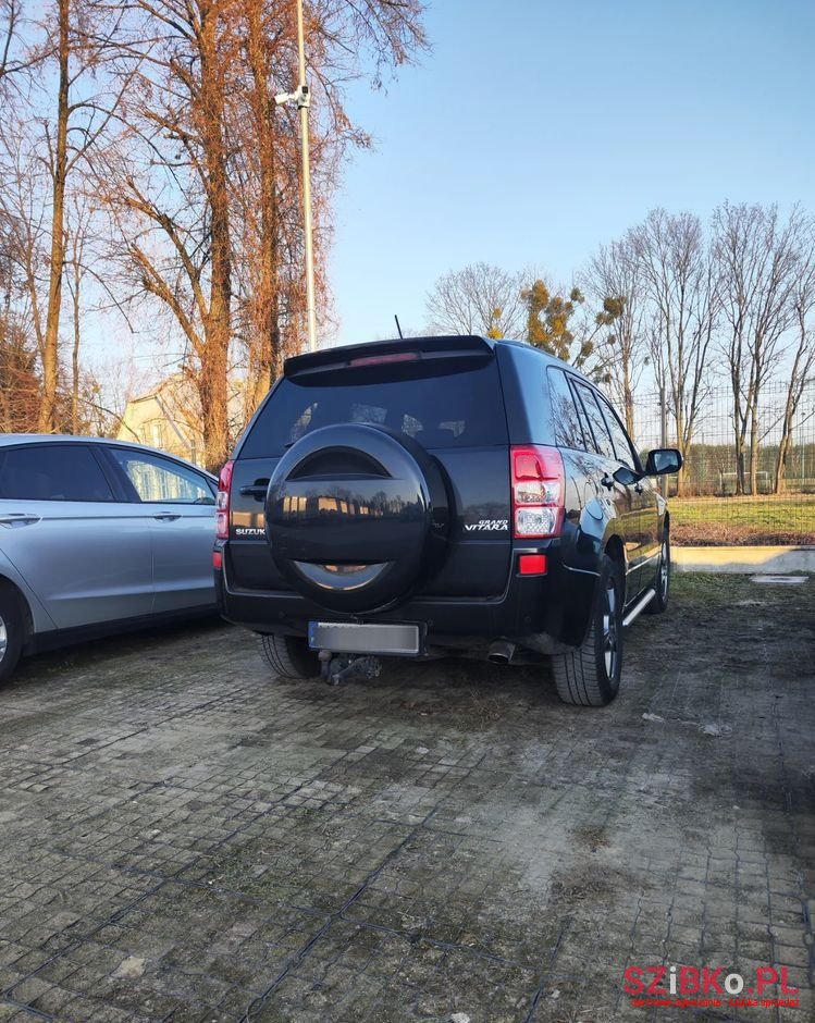 2010' Suzuki Grand Vitara photo #2