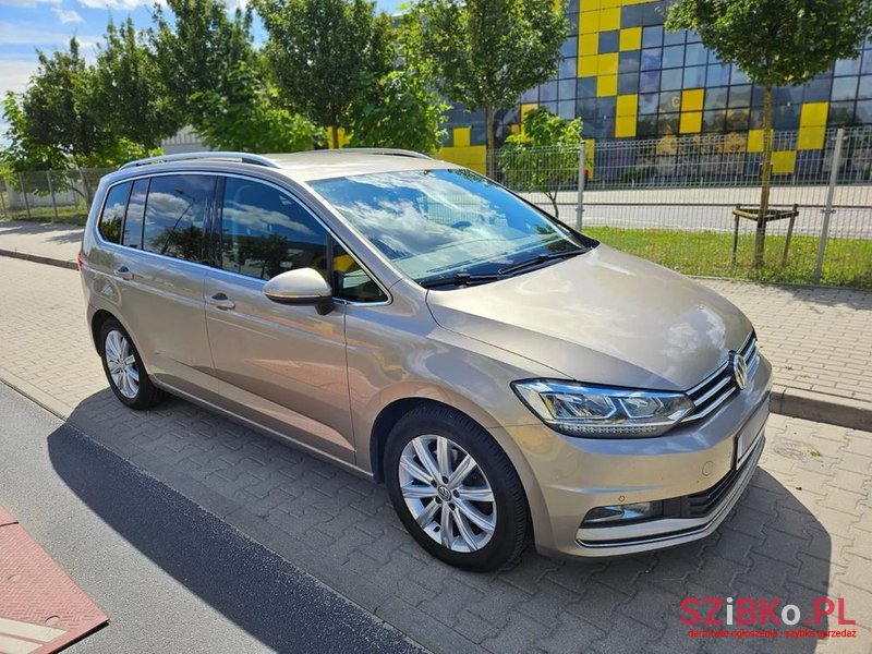 2016' Volkswagen Touran photo #3