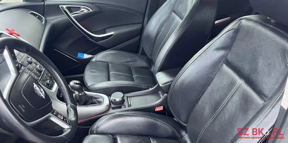 2010' Opel Astra Iv 1.6 T Cosmo photo #6