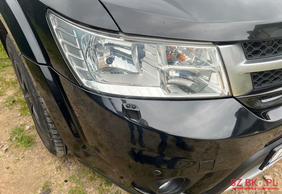 2011' Fiat Freemont photo #2